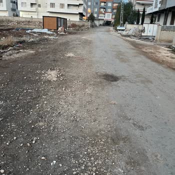 Siverek Belediyesi Ayvanat Mahallesi'nde Yolların Çamur Sorunu Hayatı Zorlaştırıyor