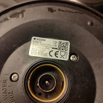 Çay Makinesinde Kırık Düğme Ve Su Akıtma Güvenlik Endişesi