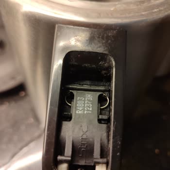 Çay Makinesinde Kırık Düğme Ve Su Akıtma Güvenlik Endişesi