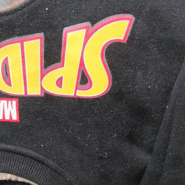 İlk Giyimde Tüylenen Kazak Ve İsteksiz Mağaza İlgisi Hayal Kırıklığı Yarattı