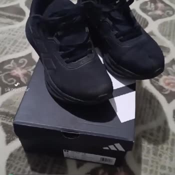 FLO'dan Alınan Adidas Ayakkabıda 2, 5 Ayda Tabanda Açılma Ve Kumaşında Sökülme