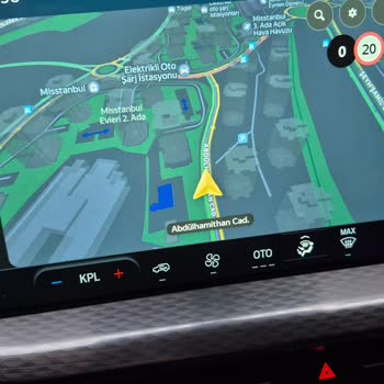 Abdulhamithan Caddesi'nde Okul Saatlerinde Artan Trafik Ve Güvenlik Sorunu