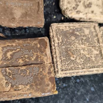 Defalarca Bozuk Ve Küflü Çikolata Teslimatı, İade Yapılmıyor