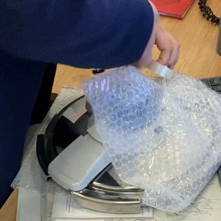 DHL Kargo İle Gönderilen Ürün Hasarlı Teslim Edildi, Mağduriyetimin Giderilmesini Talep Ediyorum