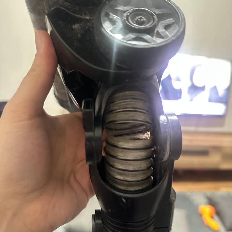 Kiwi Süpürge Borusu Kısa Zamanda Eridi, Adeta Oyuncak Gibi Kalitesiz