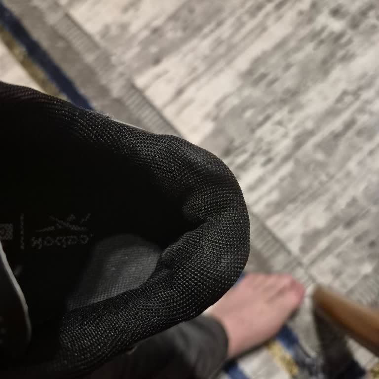 Reebok Ayakkabıda Topuk Süngerinin Kayması Nedeniyle Mağduriyet Yaşadım