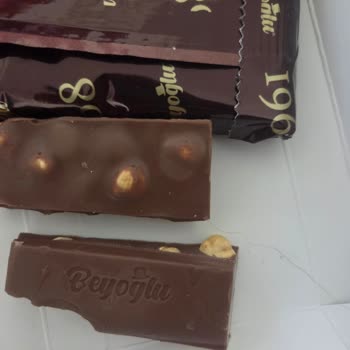 Çikolatadan Çıkan Saç Teliyle Sarsılan Güvenim