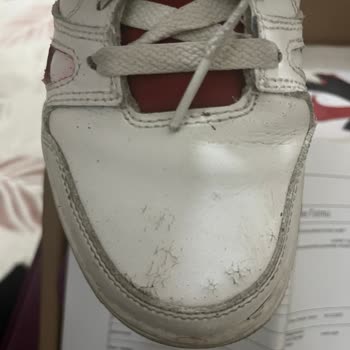 Nike Kısa Sürede Deforme Olan Ayakkabıya İlgisiz Mağaza Ve Red Cevabı