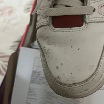 Nike Kısa Sürede Deforme Olan Ayakkabıya İlgisiz Mağaza Ve Red Cevabı