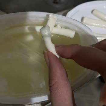 Son Kullanma Tarihi Geçmemiş Peynirin Küflü Ve Bozuk Çıkması Mağduriyet Yarattı