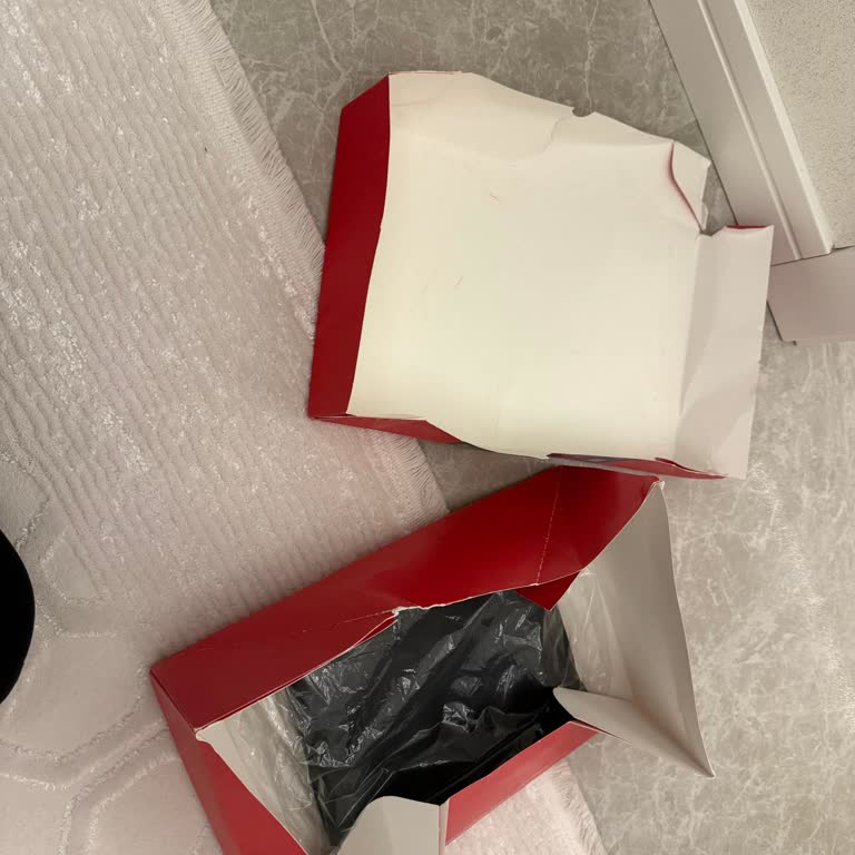 Boyner’den Aldığım Hediye Paketi Paramparça Ve Özensiz Geldi, Mağdur Oldum