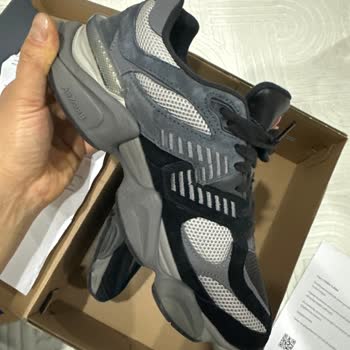 Kısa Sürede Deforme Olan Ayakkabı İçin İlgisiz Mağaza Yaklaşımı