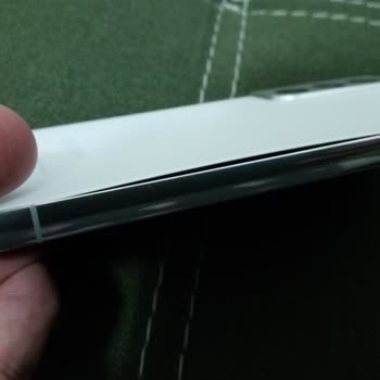 Samsung Telefon S22'de Pil Şişmesi Nedeniyle Kullanım Ve Güvenlik Sorunu!