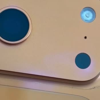 iPhone 17 Pro Max Turns Pink Without Damage, Apple Denies Warranty