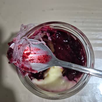 Aldığım Tatlının İçinden Yabancı Madde Çıktı, Sağlığım Tehlikeye Girdi