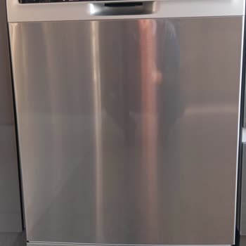 Profilo Bulaşık Makinesinde Süregelen Çizilme Ve Dökülme Sorununa Garanti Kapsamında Çözüm Bekliyorum