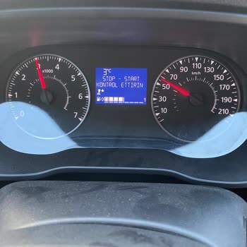 Dacia Duster'da Garanti Süresinde Çözülemeyen Akü Sorunu Mağduriyeti