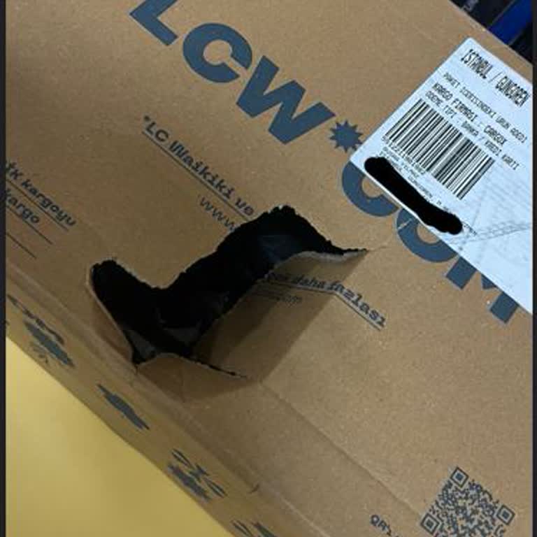 Hasarlı Paket Teslimatı Ve Yetersiz Kargo Özeni Müşteri Güvenimi Sarstı