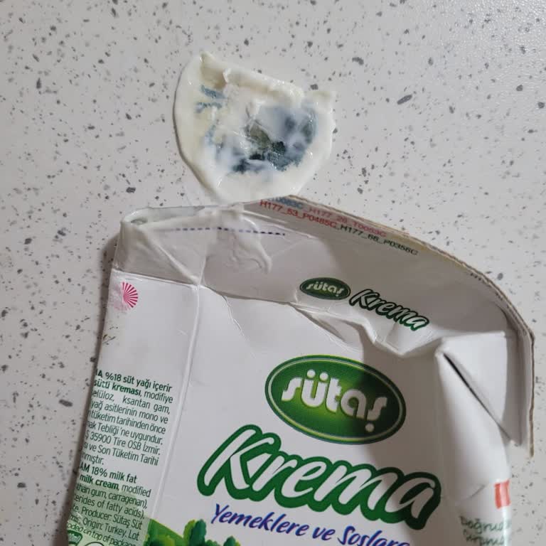 Sütaş Krema Ürününde Yeşil Yabancı Maddeyle Karşılaşılması Ve Gıda Güvenliği Endişesi