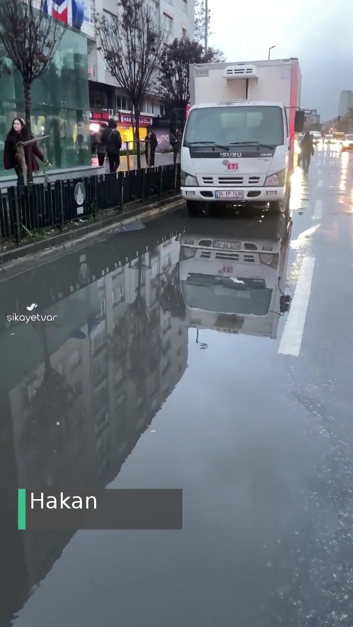 İstanbul Büyükşehir Belediyesi Kaldırım Fiyaskosu videonun kapak resmi