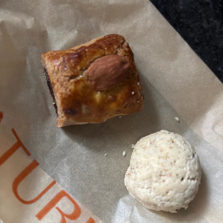 Görseldekiyle Alakası Olmayan Kurabiye Ve İlgisiz Müşteri Hizmeti