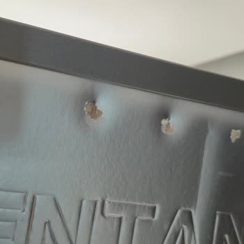 Kusurlu Buzdolabı Kapağı İçin İki Firma Arasında Mağduriyet Yaşadım