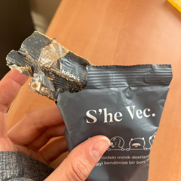 SHE Vec Kedi Mamasında Yanlış Ürün Ve Güvenlik Endişesi