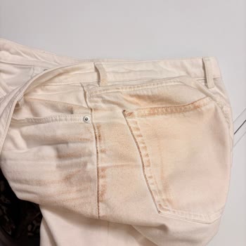 Parfois, pantalones manchados y proceso de devolución complicado