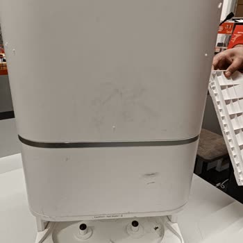 Robot Süpürgem Su Temasıyla Bozuldu, Üstüne Çiziklerle Geri Geldi