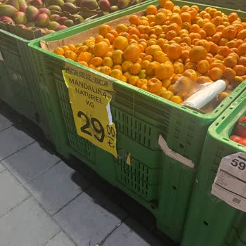 Onur Market’te Sürekli Çürük Ürünler Ve Kötü Koku Alışverişi Zorlaştırıyor