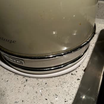 Ariete Vintage Kettle'ın Garanti Süresinde Oluşan Çatlak Ve Çiziklere Çözüm Bekliyorum