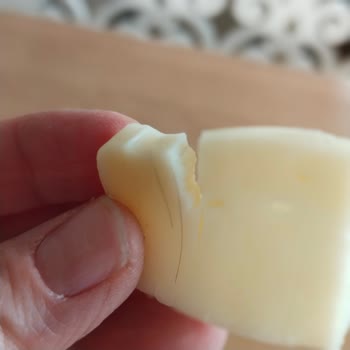 Eker Kaşar Peynirinin İçinden Kıl Çıkması Karşısında Hayal Kırıklığı Ve Güven Sorunu