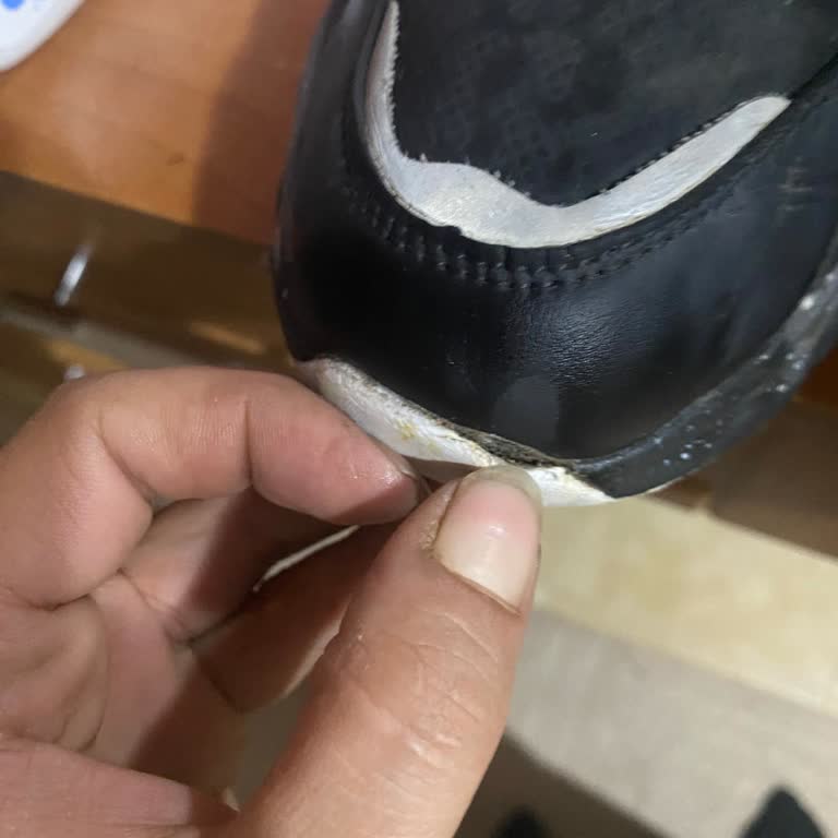 Exijo solución por zapatos Benetton desgarrados en tres días