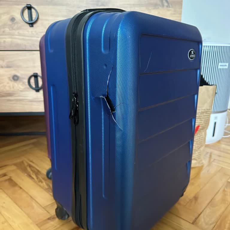 Ajet Uçuşunda Zorunlu Bagaj Teslimi Sonrası Valizimde Oluşan Hasar Ve Geri Dönüş Eksikliği