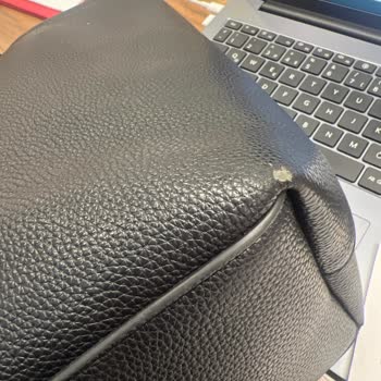 Reclamo por defecto de fabricación en bolso Benetton BNT_1501