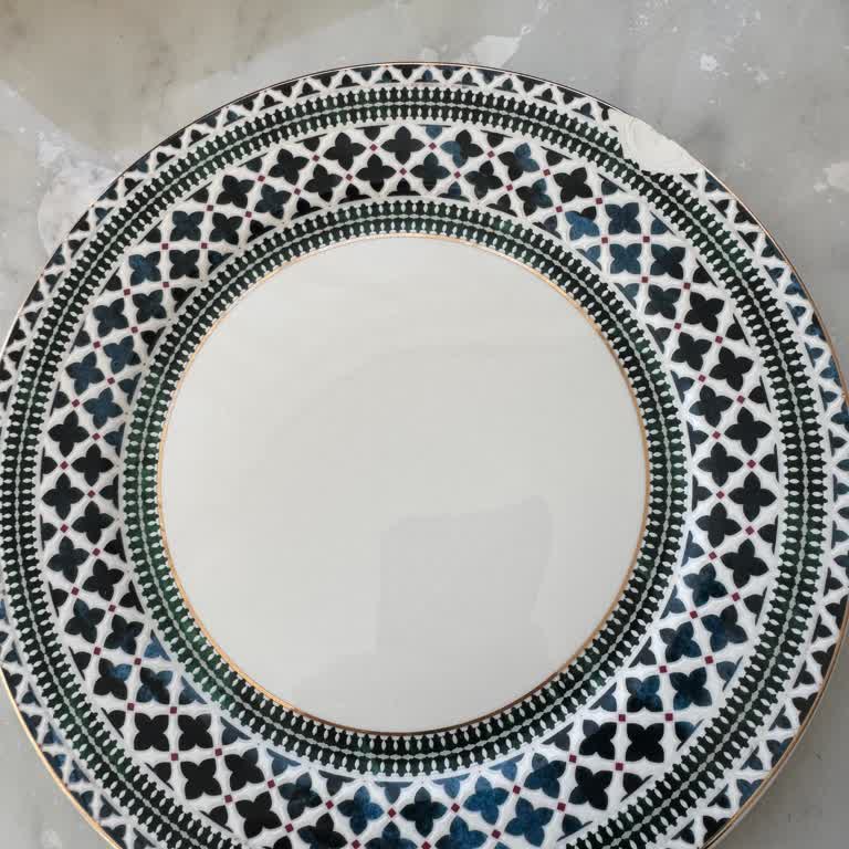 Karaca Züccaciye Porselen Tabaklar Kısa Süre İçerisinde Bozuldu