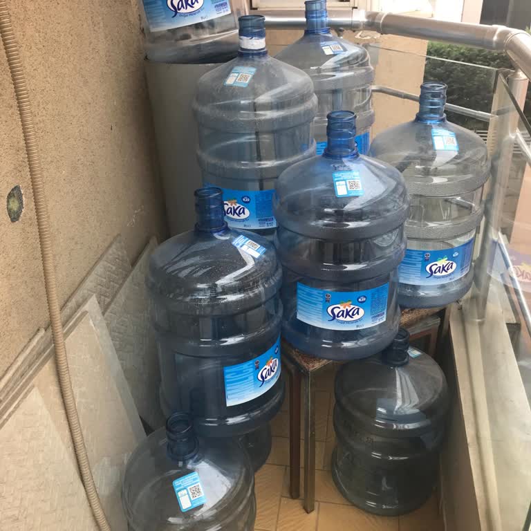 Saka Su Asansör Olmadığı Bahanesiyle 4. Kata Su Çıkarmayı Reddediyorlar Ve Su Getirmiyorlar