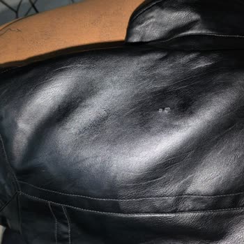 Az Kullanılmış Deri Cekette Oluşan Delikler İçin Değişim Talebim Reddedildi