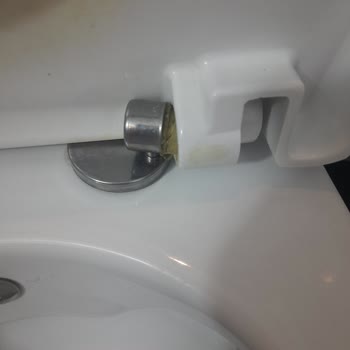 Creavit Klozet Takımında Sürekli Menteşe Kırılması Ve Yüksek Yedek Parça Maliyeti