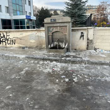 Palandöken Belediyesi Araç Yıkama Yüzünden Buzlanan Yol Çocuklar Ve Yaşlılar İçin Büyük Tehlike