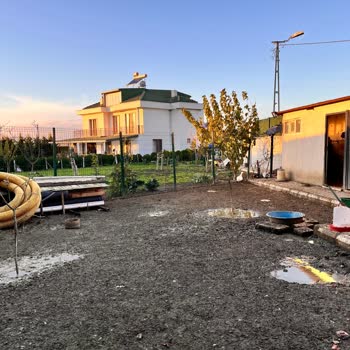 Büyükçekmece Kaymakamlığı Evimin Arkasındaki Kaçak Yapılar ve Güvenlik Sorunu Hakkında Şikayetim