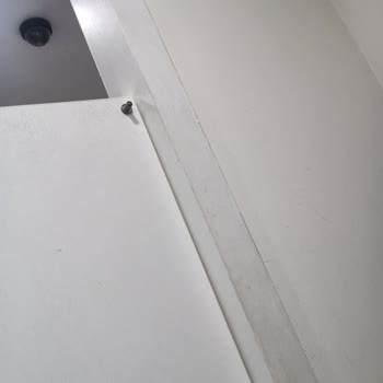 Deneme Kabinlerinde Mahremiyet İhlali: Güvenlik Kamerası Rahatsızlığı