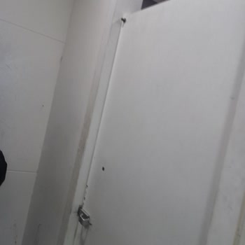 Deneme Kabinlerinde Mahremiyet İhlali: Güvenlik Kamerası Rahatsızlığı