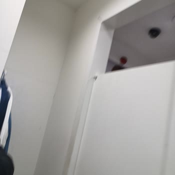 Deneme Kabinlerinde Mahremiyet İhlali: Güvenlik Kamerası Rahatsızlığı