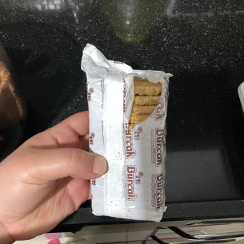 Eti Gıda Üç Küçük Paketten Birinin Paketinin Önceden Açılmış Olması