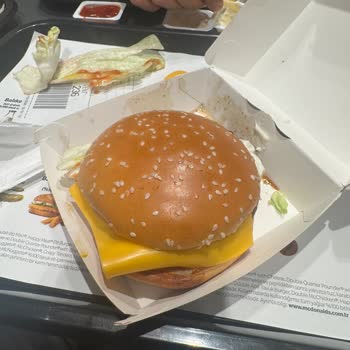McDonald's Soğuk Hamburger, Eritilmemiş Kaşar ve Kötü Müşteri Yaklaşımı