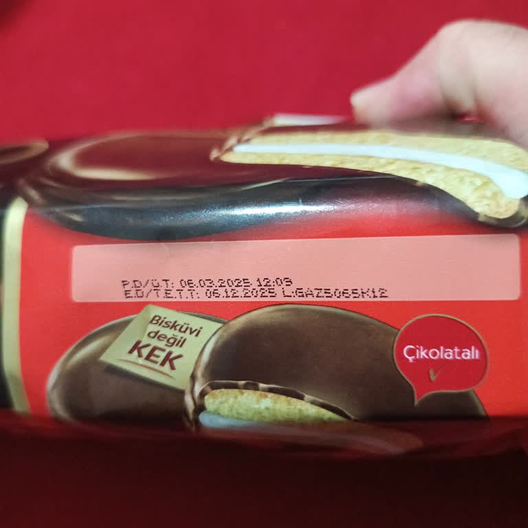 A101 Kadıköy Şubesinde Süresi Geçmiş Şölen Sandviç Kek Satışı