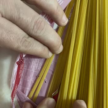 Carrefour SA'dan Aldığım Makarnanın İçinden Böcekler Çıktı