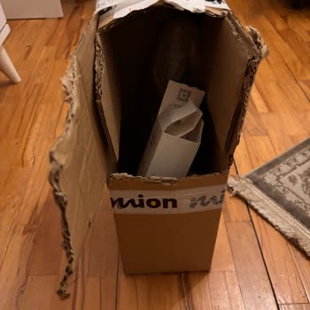 Hepsijet Kargo Kutusu Yırtılmıştı Ve İçinden Çıkan Cilt Ürünü De Paketi Açılmış Haldeydi