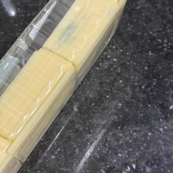 Kısa Sürede Bozulan, Son Kullanma Tarihi Uzak Olan Kaşar Peyniri İçin İade Talebi